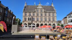 Playfountain vor dem Rathaus Playfountain vor dem Rathaus