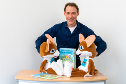  Author Dominik Meurer with the little gerbil 