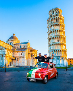  Gereon Roemer, Martin Buschmann and Luigi. Three main protagonists in an adventurous road trip through Italy that tells of scenic highlights, hurdles and hardships, but also of many moments of happiness.  