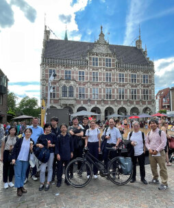  Experts from the NIKKEN SEKKEI Research Institute in Tokyo exchanged ideas with specialists from the city's building department in Bocholt. A visit to the city centre with the historic town hall was also on the agenda. 