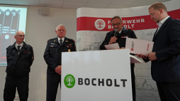  50 years of active membership: Norbert Hiebing (left) and Walter Lütkenhorst received the fire service badge of honour in gold with a gold wreath. 