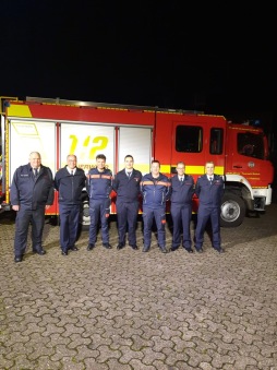  Damon Tebeest (centre) first Dutch firefighter from the Bocholt fire brigade 