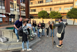  Bocholt's night watchman Florian Sauret has interesting facts to tell about the city's history. The prospective doctors' visit to Bocholt is part of a strategy aimed at securing the next generation of doctors in the countryside. 