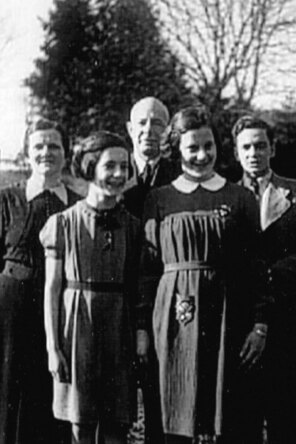 Bertold Löwenstein with his family