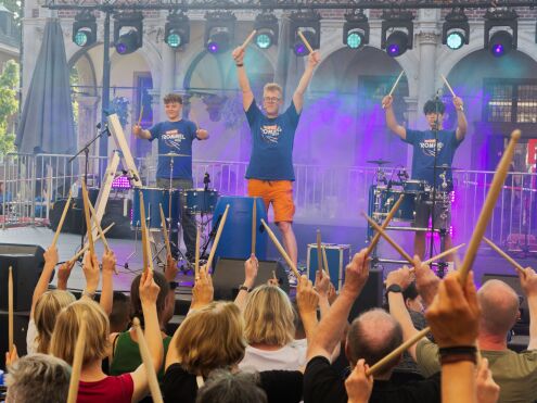 SUPER TROMMEL SHOW co Sascha Pöpping SUPER TROMMEL SHOW co Sascha Pöpping