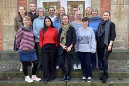  Das Team der Stadtbibliothek freut sich über das gelungene Jahr 2024 