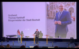  Burgemeester Thomas Kerkhoff was gastspreker bij de viering van de 75e verjaardag van Kinodrom Bocholt. 
