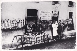  In 1932 runde de Joodse zakenman Norbert Lorch een wild- en bontwinkel aan de Ostmauer in Bocholt. 