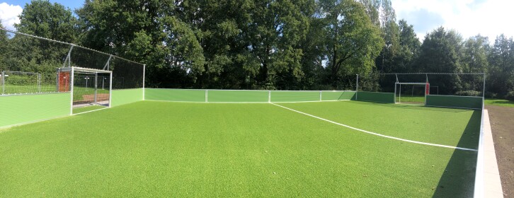 <p>Schoppen met een kussen: Er is een klein veld beschikbaar bij de speeltuin \