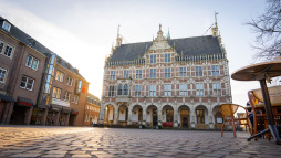  Historisch stadhuis en markt 