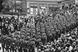 Aufmarsch in der Bocholter Innenstadt. Anlass war der Besuch des SA-Stabschefs Viktor Lutze